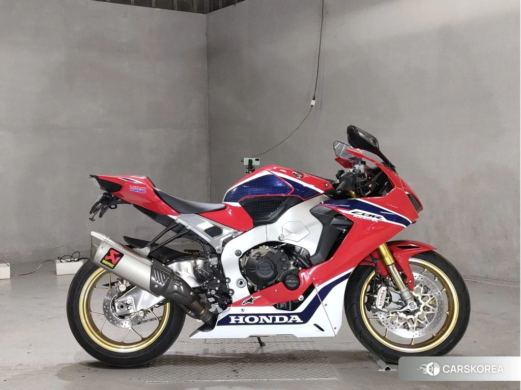 Проданный Honda CBR1000RR 2018 из Японии