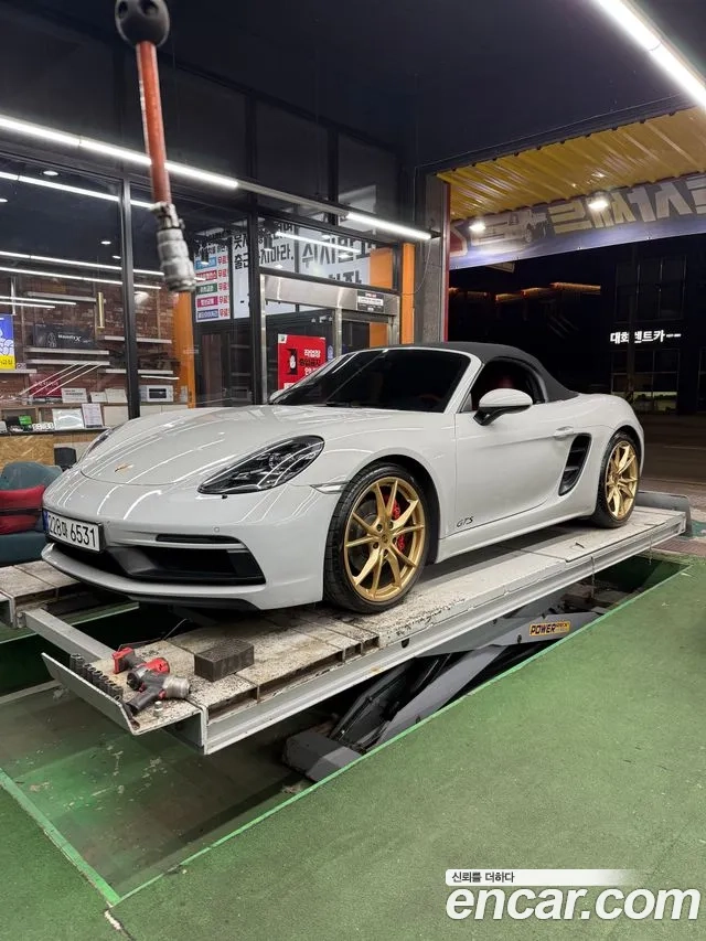 Porsche 718 Boxster 2018 Серебристо-серый из Кореи