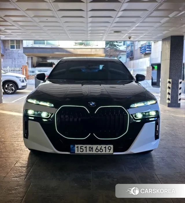 BMW 7 Series (G70) 2023 Белый из Кореи