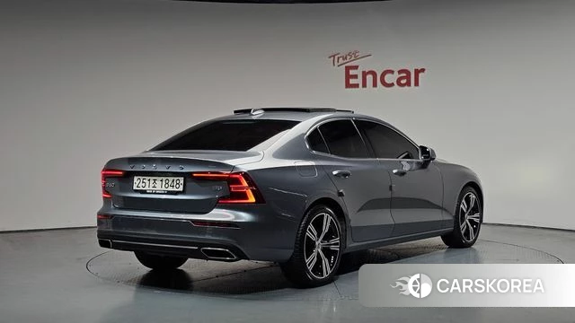 Volvo S60 3rd generation 2020 Серебристо-серый из Кореи