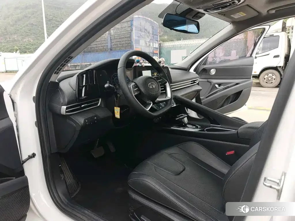 Hyundai Elantra 2023 Белый из Китая