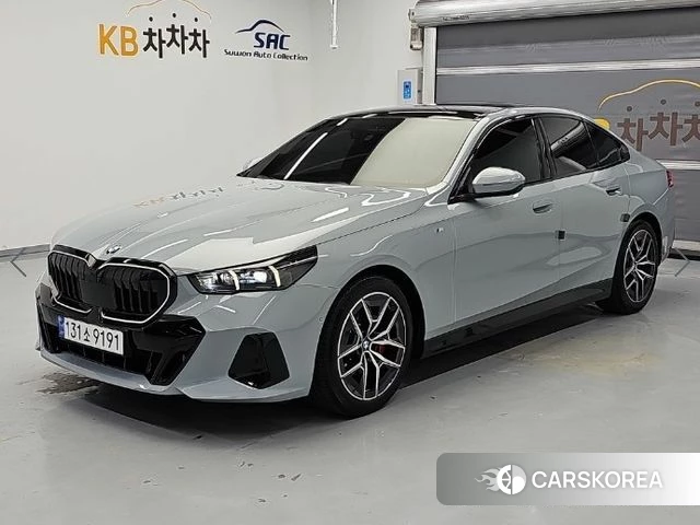 BMW 5 Series (G60) 2024 Светло-серебряный цвет из Кореи