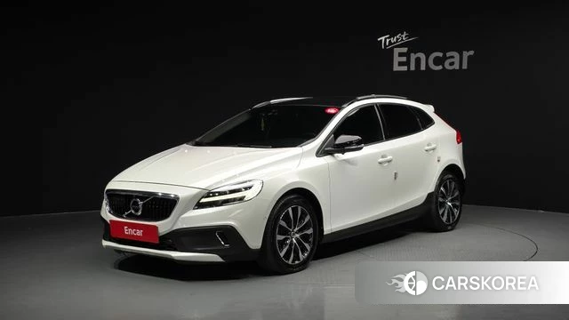 Volvo V40 Cross-Country 2019 Белый из Кореи