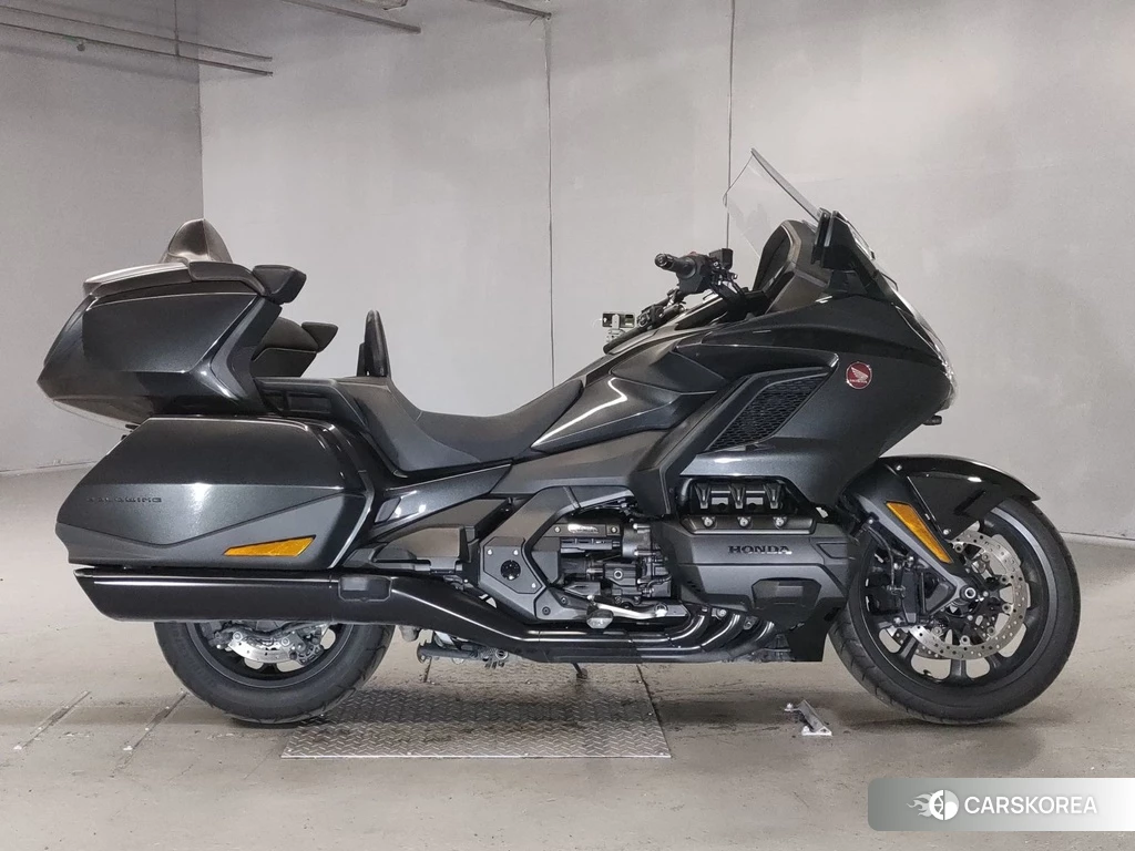 Проданный Honda GL1800 TOUR DCT 2022 из Японии, фото 2