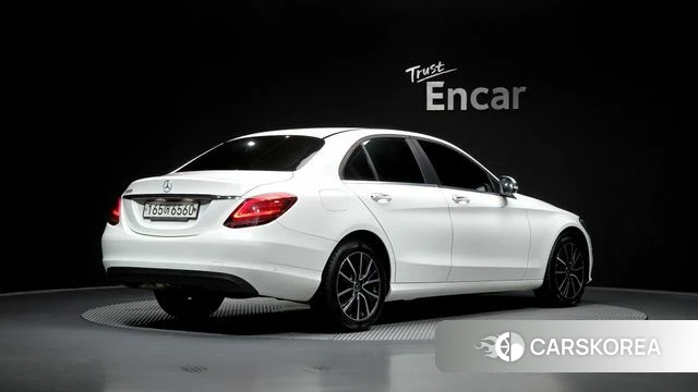 Mercedes-Benz C-Class W205 2019 Белый из Кореи