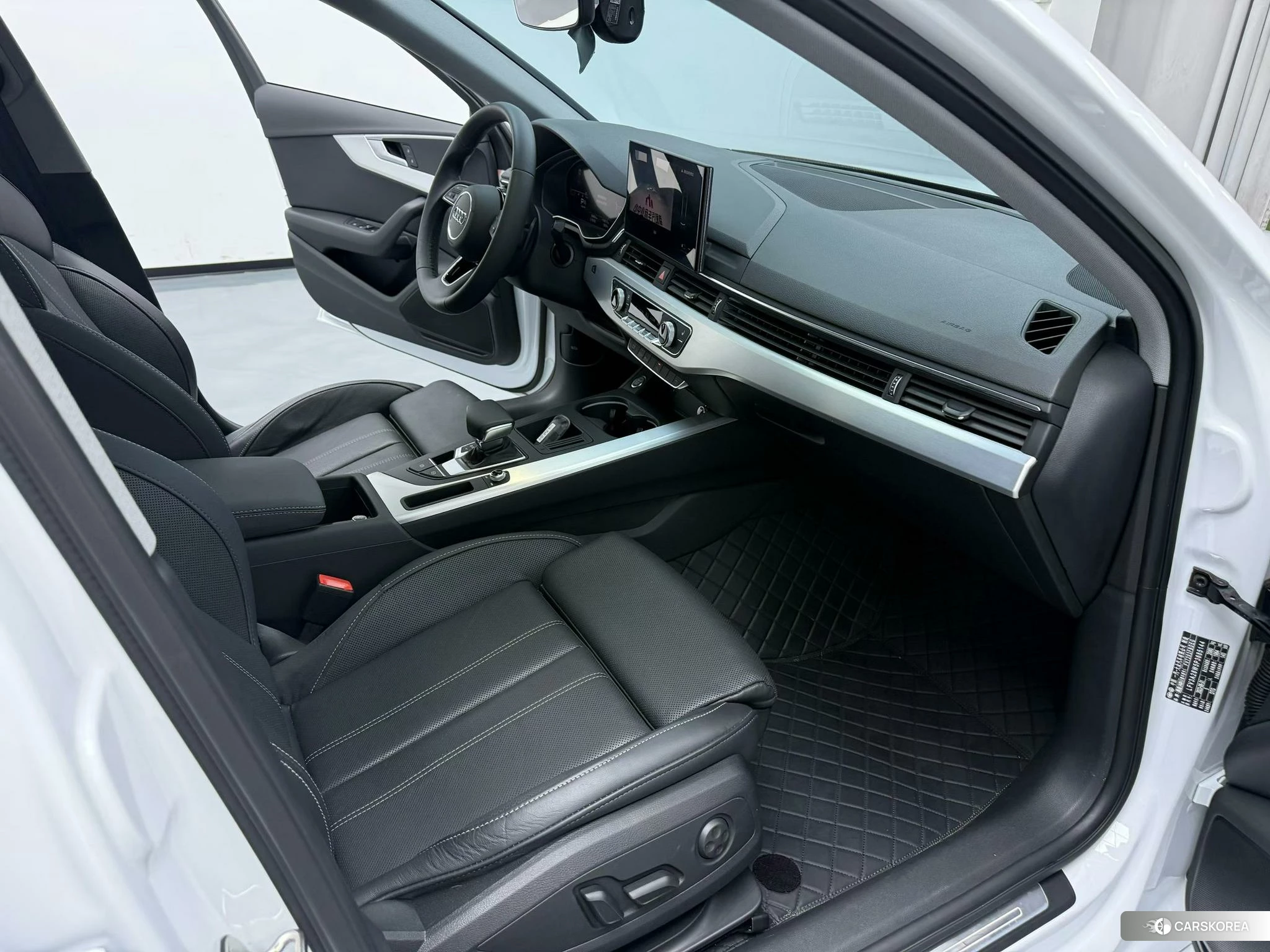 Audi A4L 2023 Белый из Китая