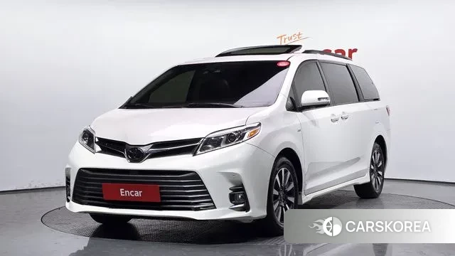 Toyota Sienna 2018 Белый из Кореи