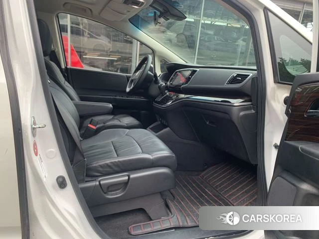Honda Odyssey 2021 Белый из Китая