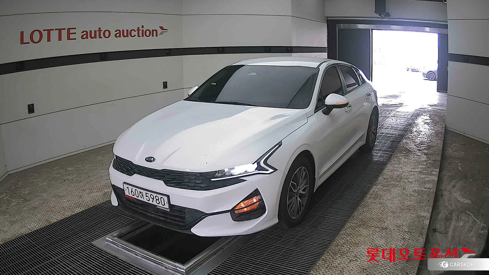 Kia K5 2021 Snow White Pearl (optional) из Кореи