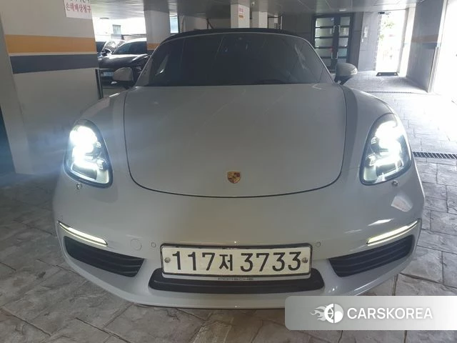 Porsche 718 Boxster 2019 Серебристо-серый из Кореи