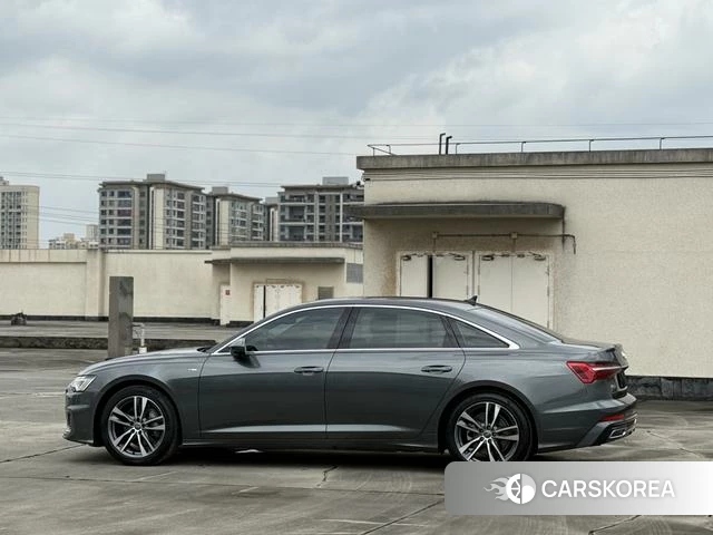 Audi A6L 2021 Темно-серый из Китая