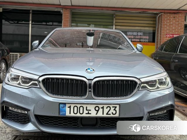 BMW 5 Series (G30) 2018 Серебристо-серый из Кореи