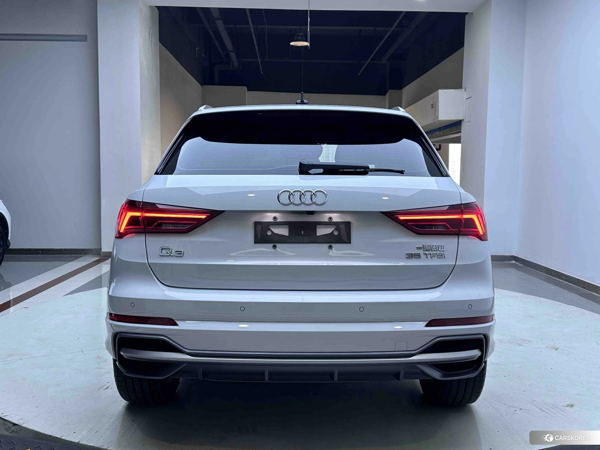 Audi Q3 2022 Белый из Китая