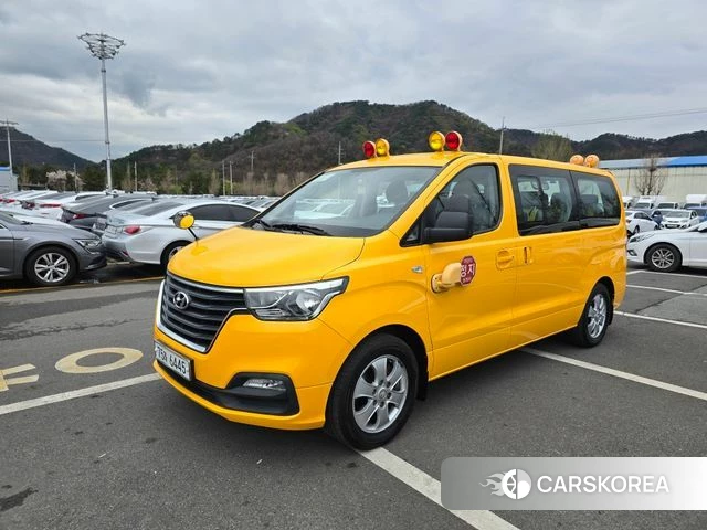 Hyundai The New Grand Starex 2018 Желтый из Кореи