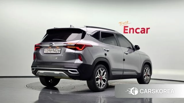 Kia Seltos 2020 Серебристо-серый из Кореи