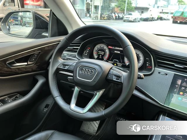 Audi Q8 2021 Черный из Китая