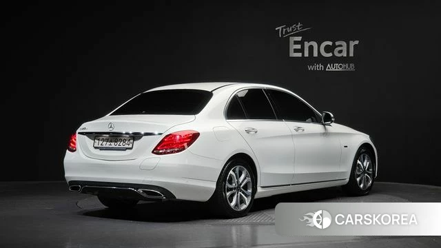 Mercedes-Benz C-Class W205 2018 Белый из Кореи