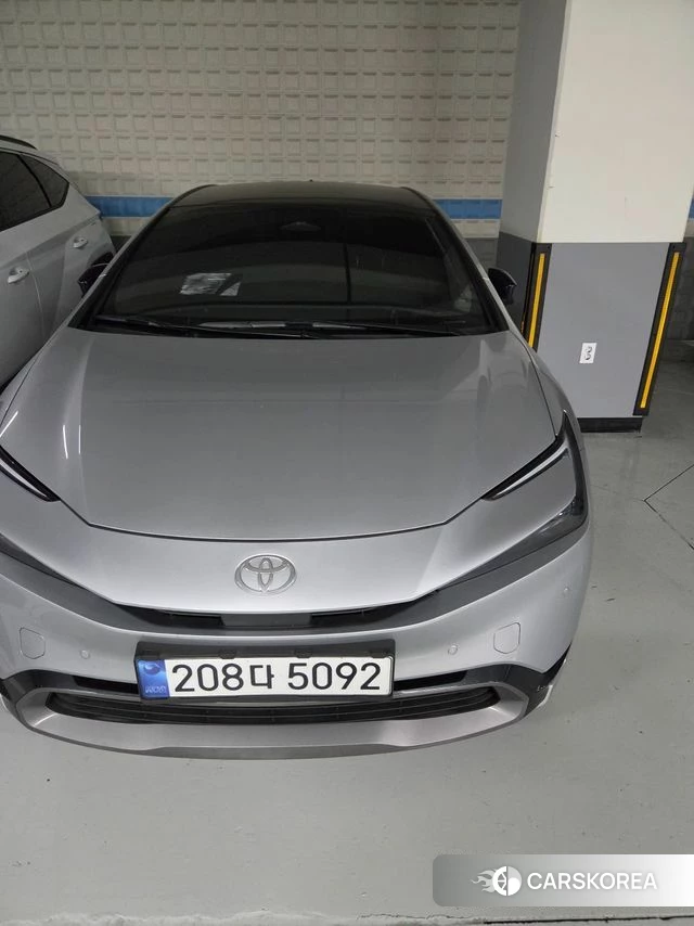 Toyota Prius 5th Generation 2024 Серебряный из Кореи