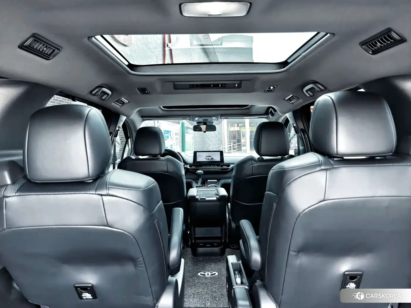 Toyota Granvia 2026 Черный из Китая
