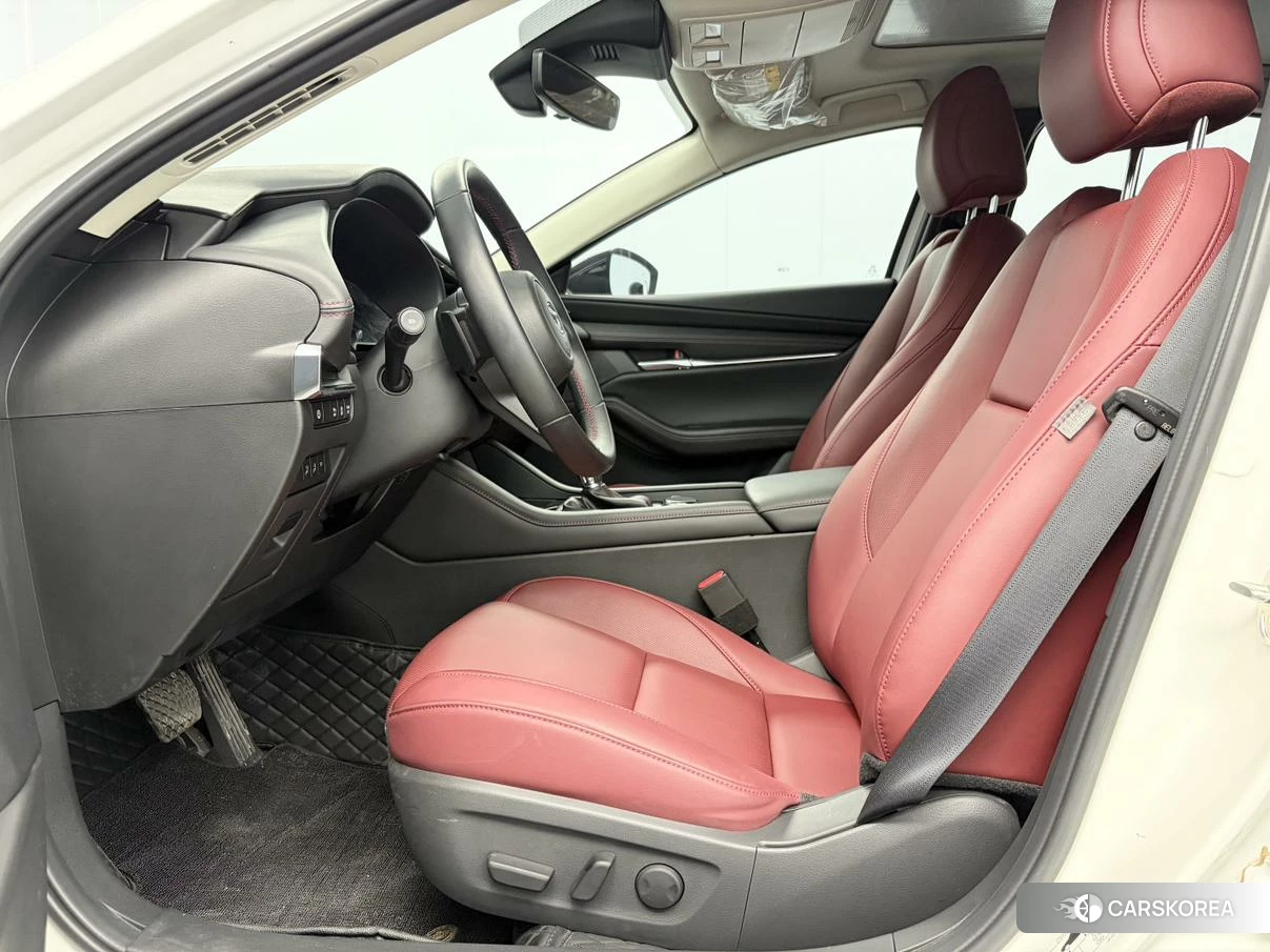 Mazda 3 Angkesaila 2022 Белый из Китая