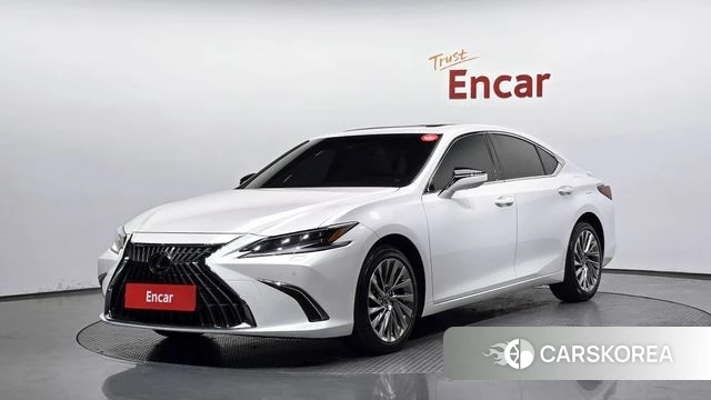 Lexus ES300h 7th generation 2023 Белый из Кореи
