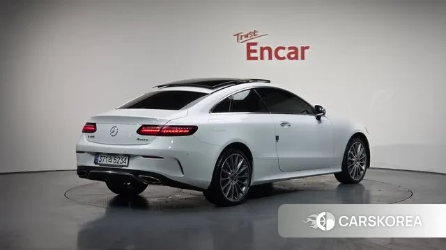 Mercedes-Benz E-Class W213 2021 Белый из Кореи