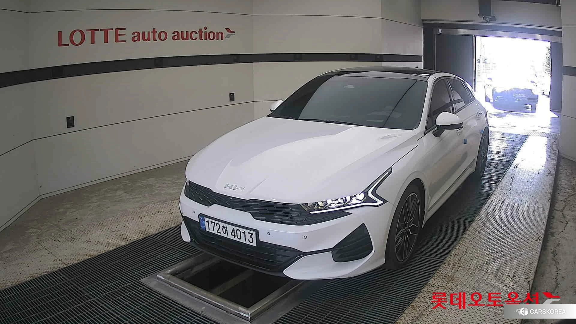 Kia K5 2023 Snow White Pearl (optional) из Кореи