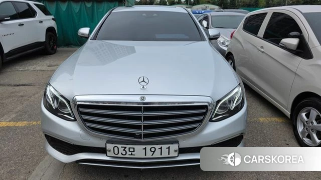 Mercedes-Benz E-Class W213 2018 Серебряный из Кореи