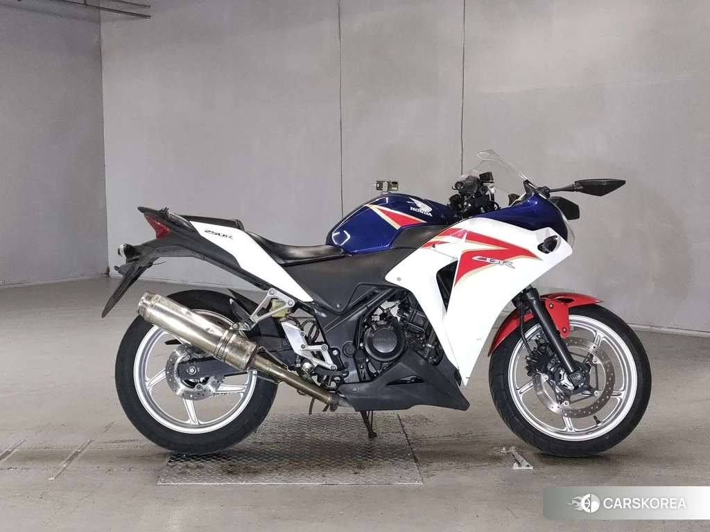 Проданный Honda CBR250R 2011 из Японии, фото 2