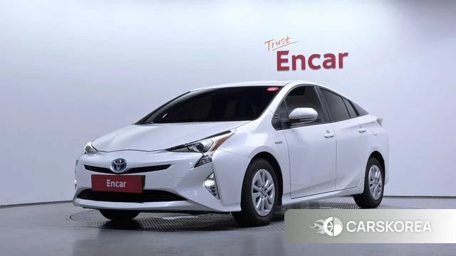 Toyota Prius 4th Generation 2018 Белый из Кореи