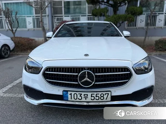 Mercedes-Benz E-Class W213 2021 Белый из Кореи