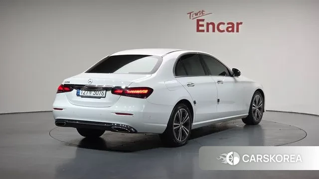 Mercedes-Benz E-Class W213 2020 Белый из Кореи