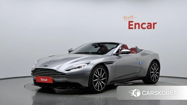 Aston Martin DB11 2023 Серебристо-серый из Кореи