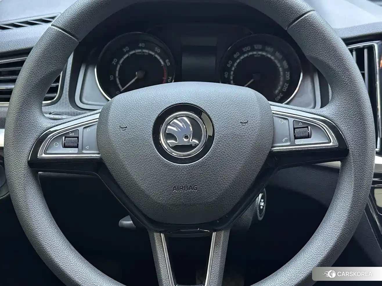 Skoda Komick 2022 Белый из Китая