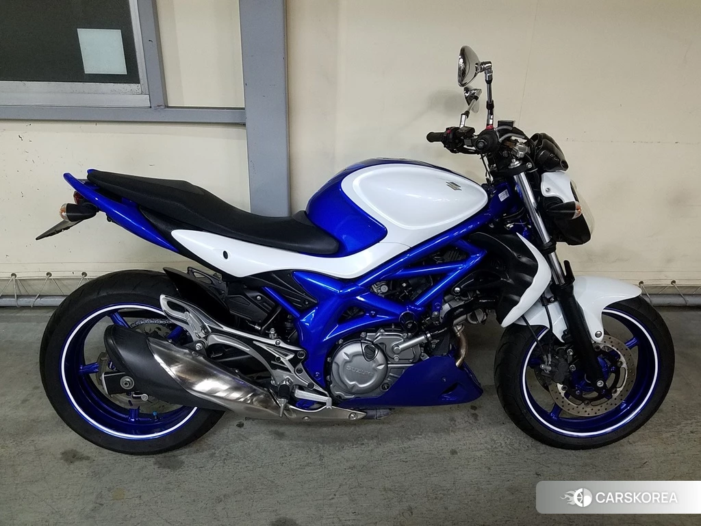 Проданный Suzuki GLADIUS 400 ABS 2011 из Японии