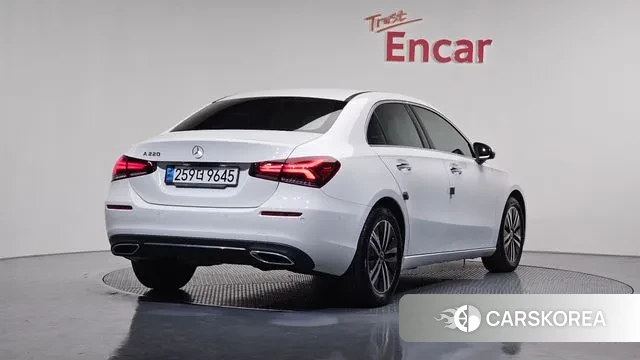Mercedes-Benz A-Class W177 2021 Белый из Кореи