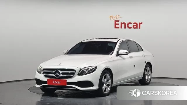 Mercedes-Benz E-Class W213 2018 Белый из Кореи