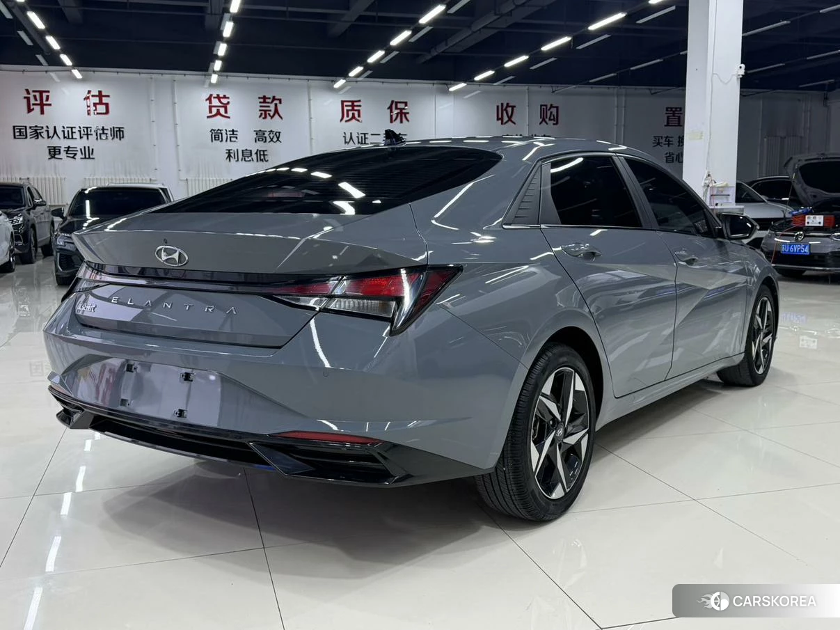 Hyundai Elantra 2022 Темно-серый из Китая