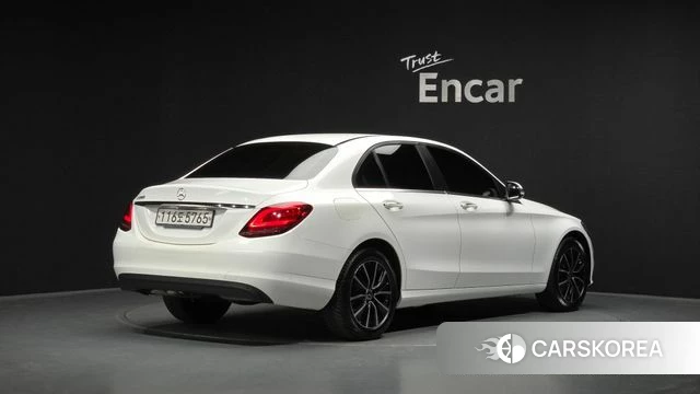 Mercedes-Benz C-Class W205 2019 Белый из Кореи