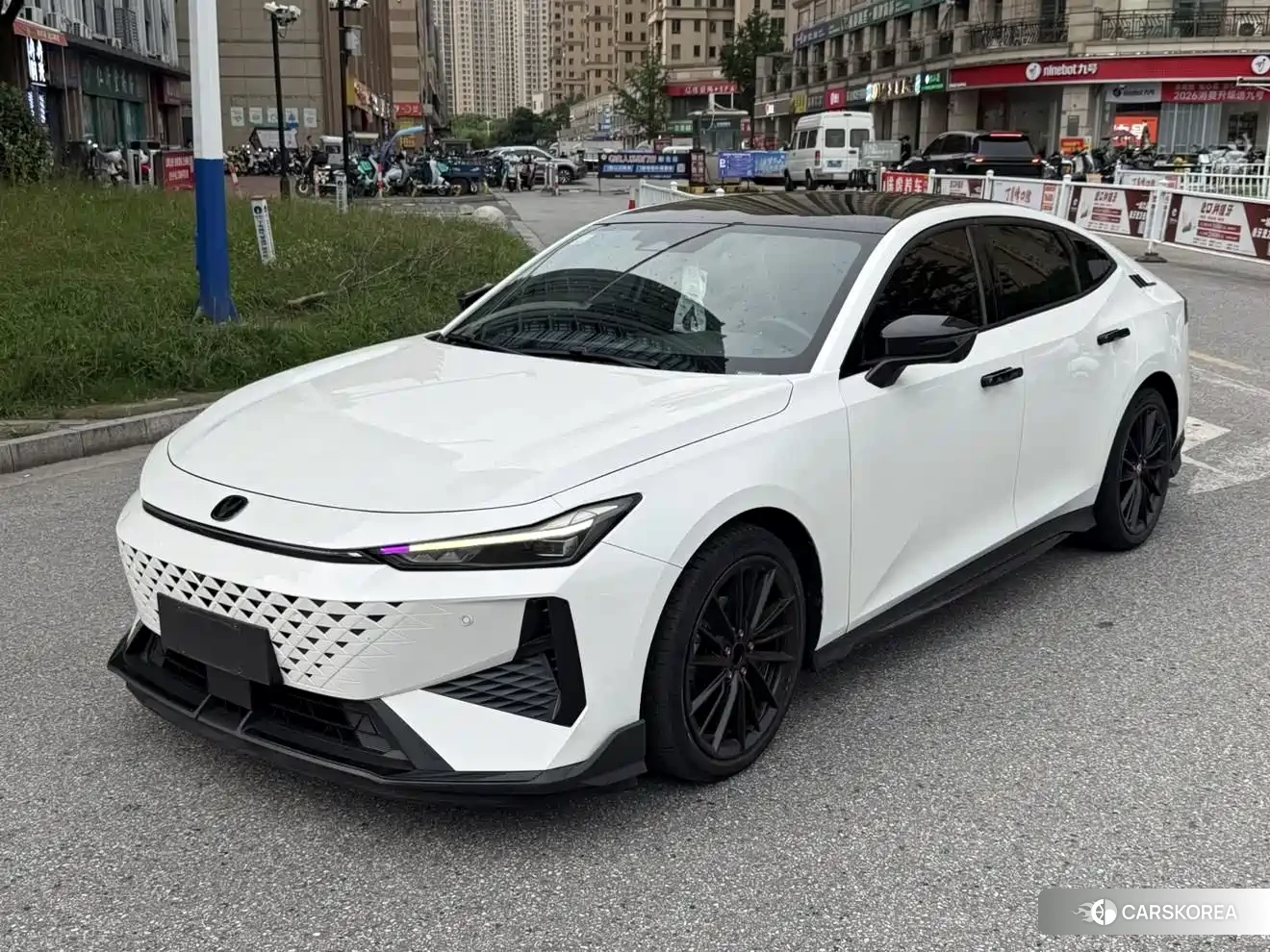 Chang'an Changan UNI-V 2024 Белый из Китая