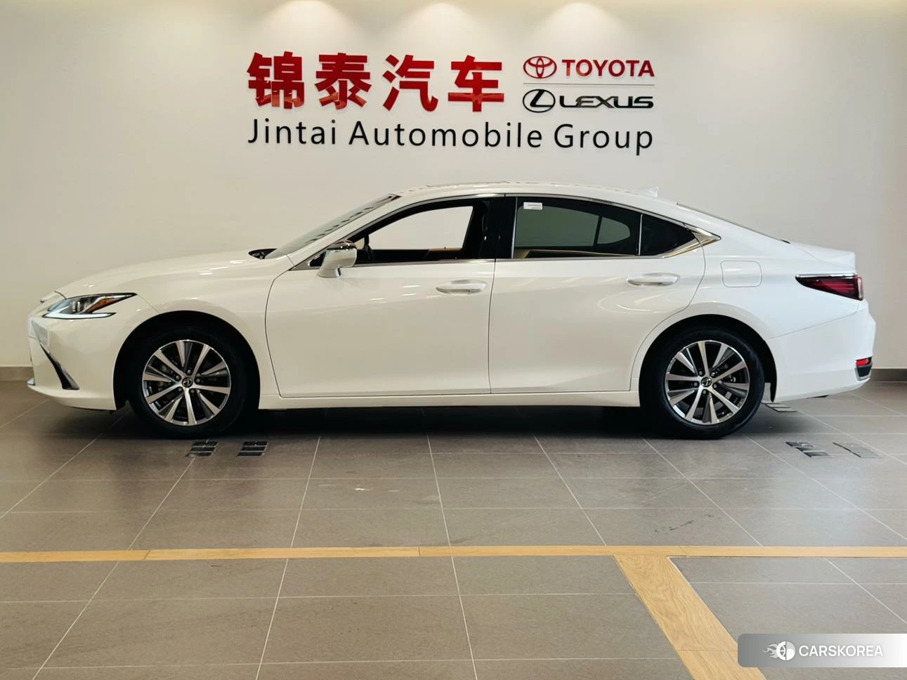 Lexus ES 2019 Белый из Китая