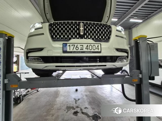 Lincoln Aviator 2nd generation 2023 Белый из Кореи