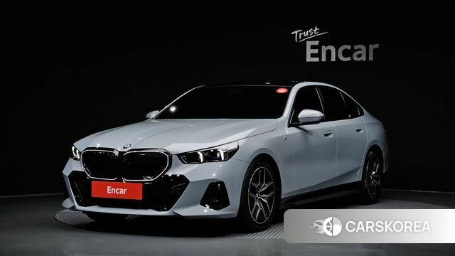 BMW 5 Series (G60) 2025 Серебристо-серый из Кореи