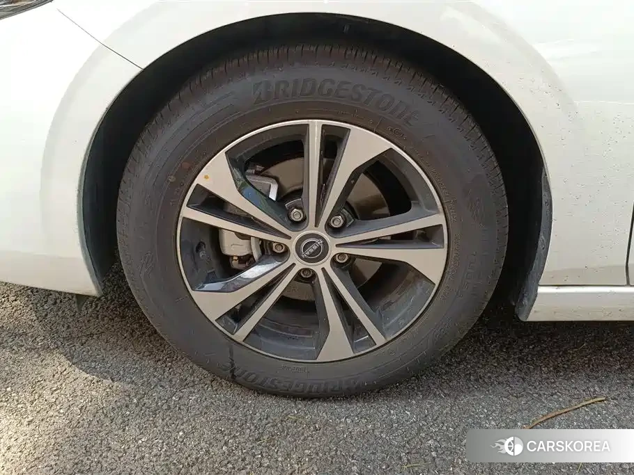Nissan Sylphy 2026 Белый из Китая