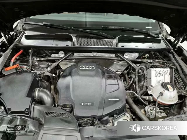 Audi Q5L 2021 Черный из Китая