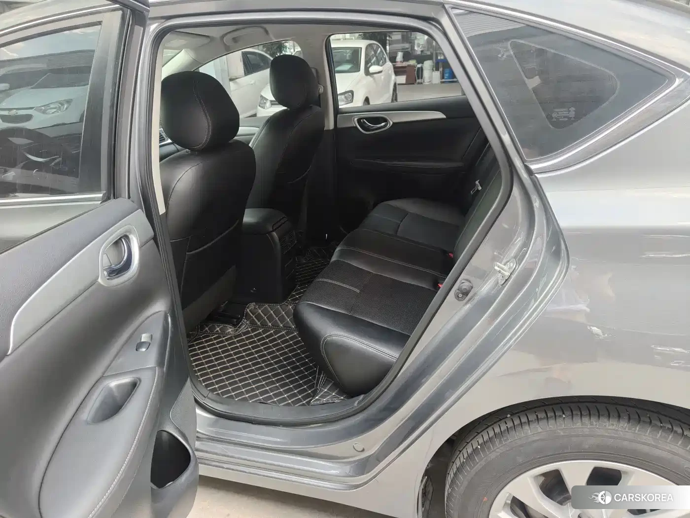 Nissan Sylphy 2024 Silver/gray из Китая