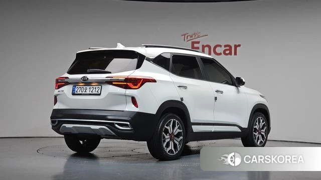 Kia Seltos 2021 Белый из Кореи