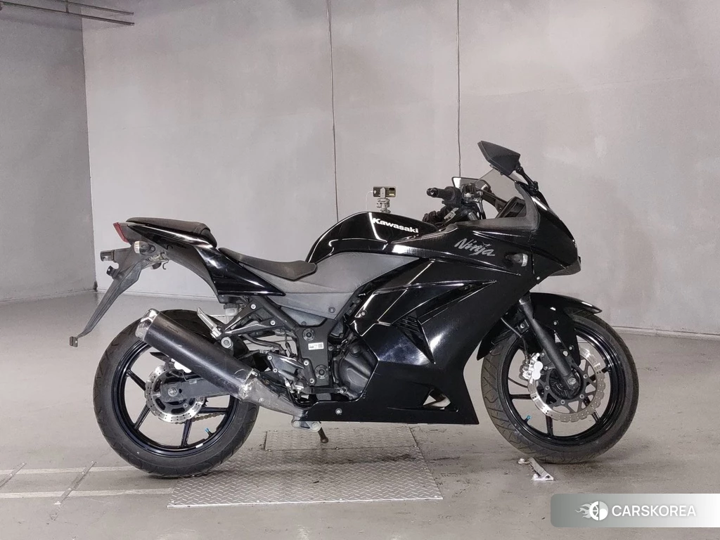 Проданный Kawasaki NINJA 250R 2011 из Японии, фото 2