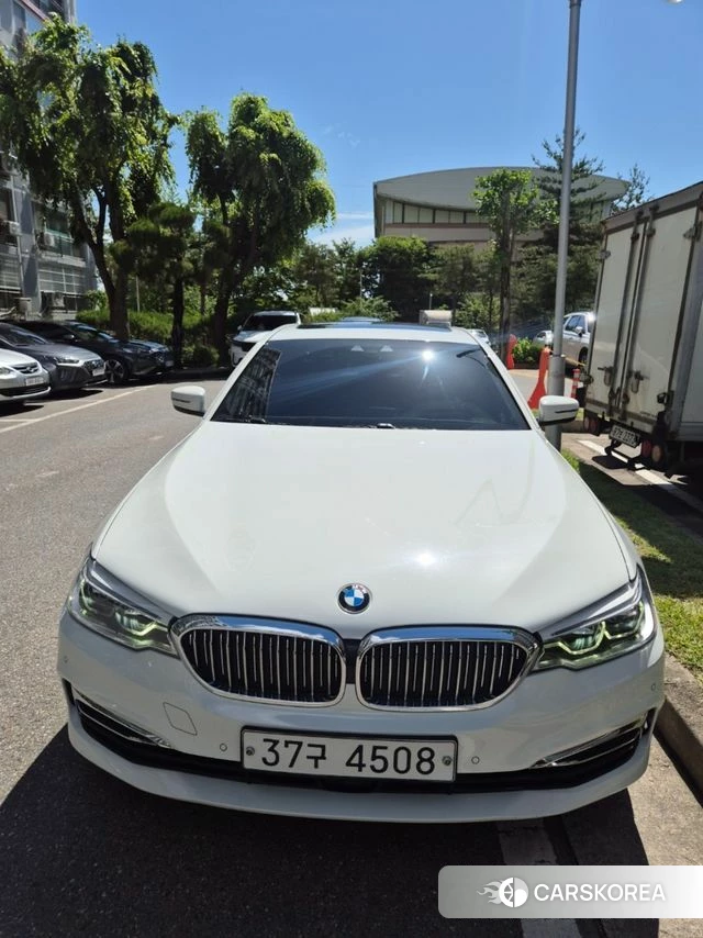 BMW 5 Series (G30) 2018 Белый из Кореи