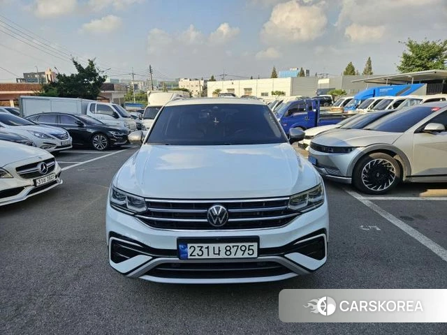Volkswagen Tiguan Allspace 2023 Белый из Кореи